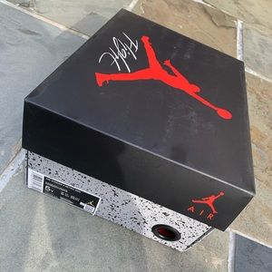 Black Cat Jordan 4